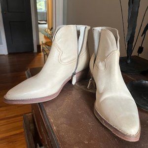 Vintage Foundry Co. Arielle off white Western Ankle Boots
